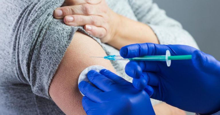 Idosos e profissionais de saúde sem vacina contra a H1N1 em Paulista/PE
